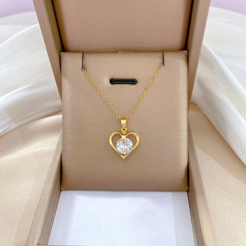 Collana in Acciaio al Titanio con Intarsi in Strass Geometrici a Cuore Dolce Minimalista di Lusso da Donna