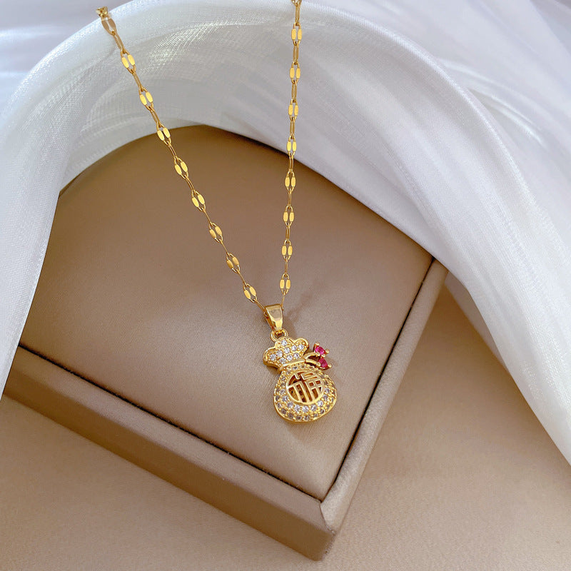 Collana con ciondolo a catena per labbra in acciaio al titanio con intarsio di strass e motivo del carattere cinese "Fu", stile dolce e fresco geometrico