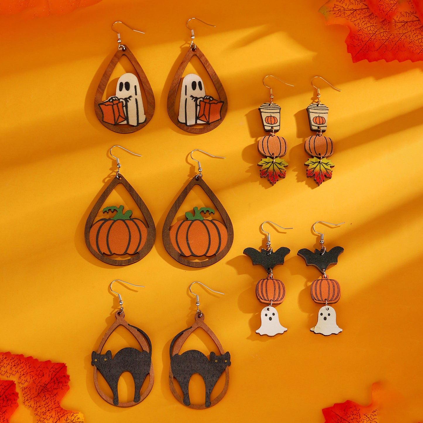 Pendientes colgantes triples de Halloween gótico con gato negro, fantasma y calabaza, con componentes de madera en forma de gota y acabado esmaltado para mujer