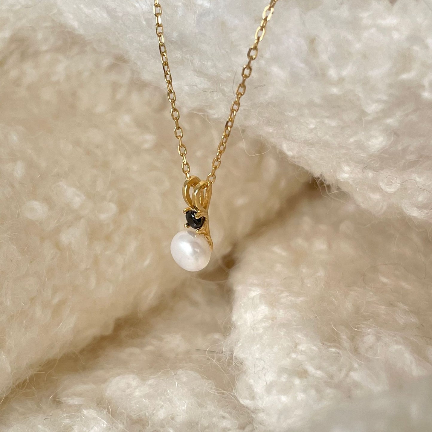 Minimalist Black Diamond and Pearl Necklace in 925 Sterling Silver for Women