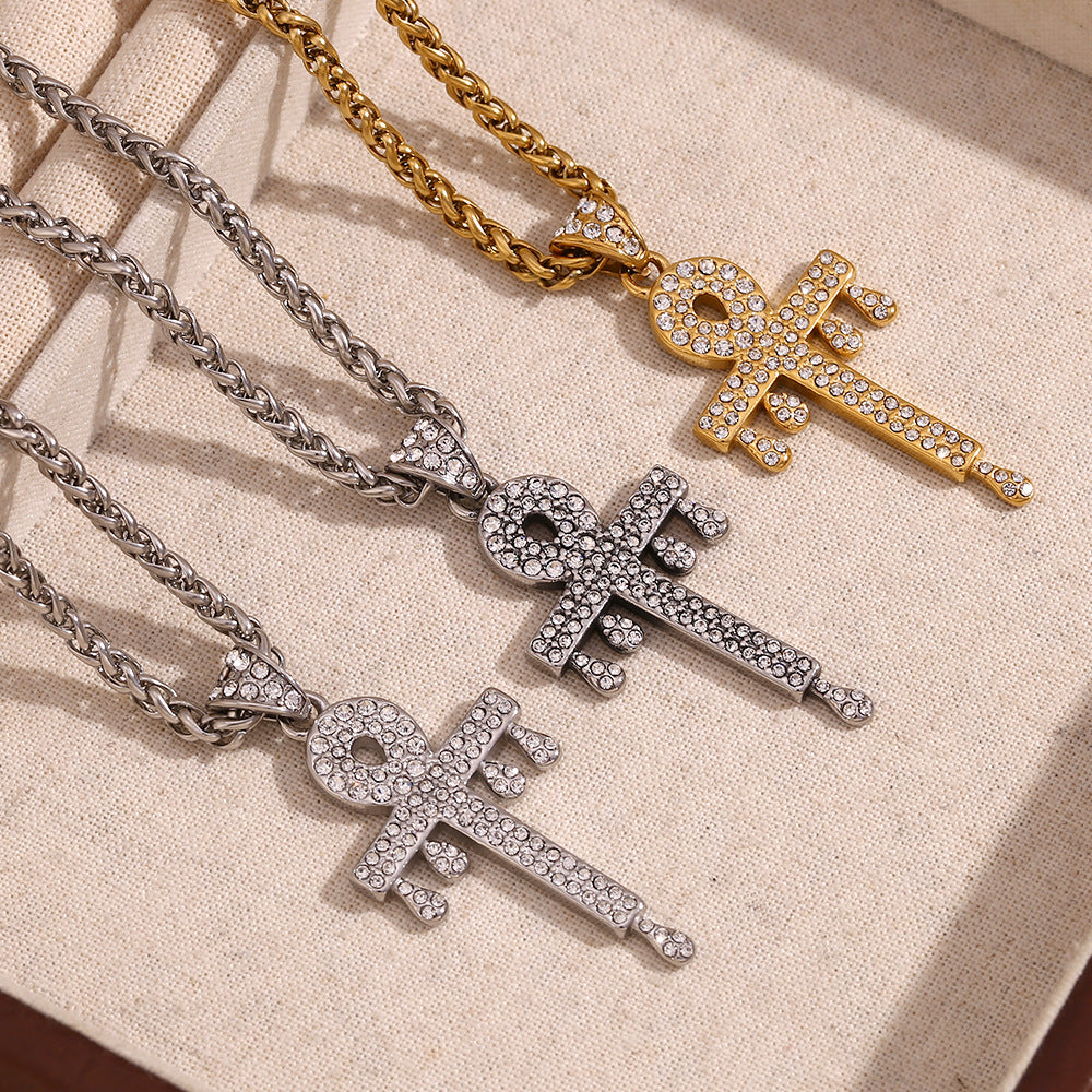 Collar con colgante en forma de llave minimalista para mujer, de acero inoxidable con chapado en oro de 18 quilates y incrustaciones completas de diamantes de imitación en cadena trenzada