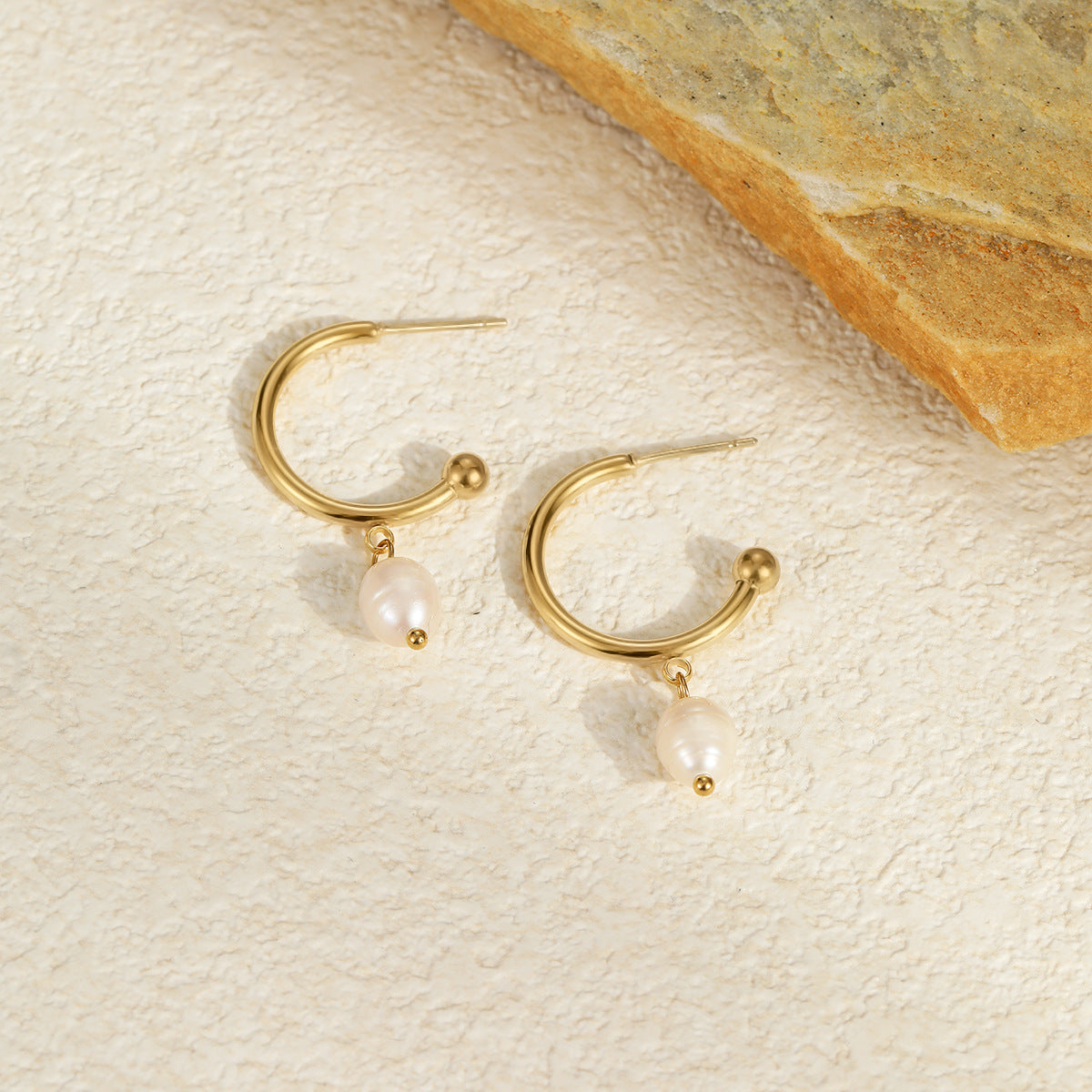 Orecchini da donna alla moda placcati in oro, in acciaio inossidabile, con perla singola e design geometrico minimalista