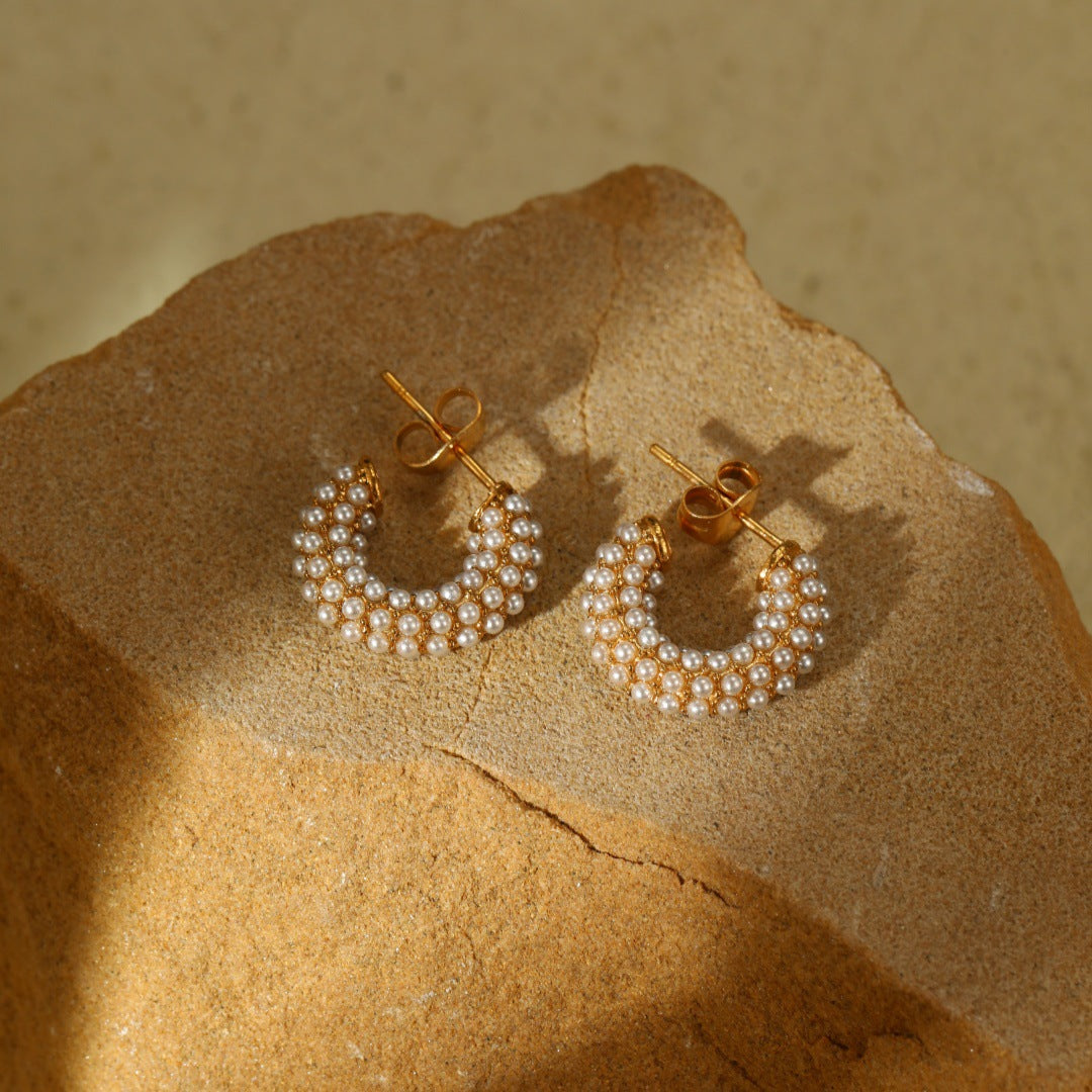 Pendientes minimalistas de acero inoxidable en forma de C con perlas y circonitas incrustadas para mujer