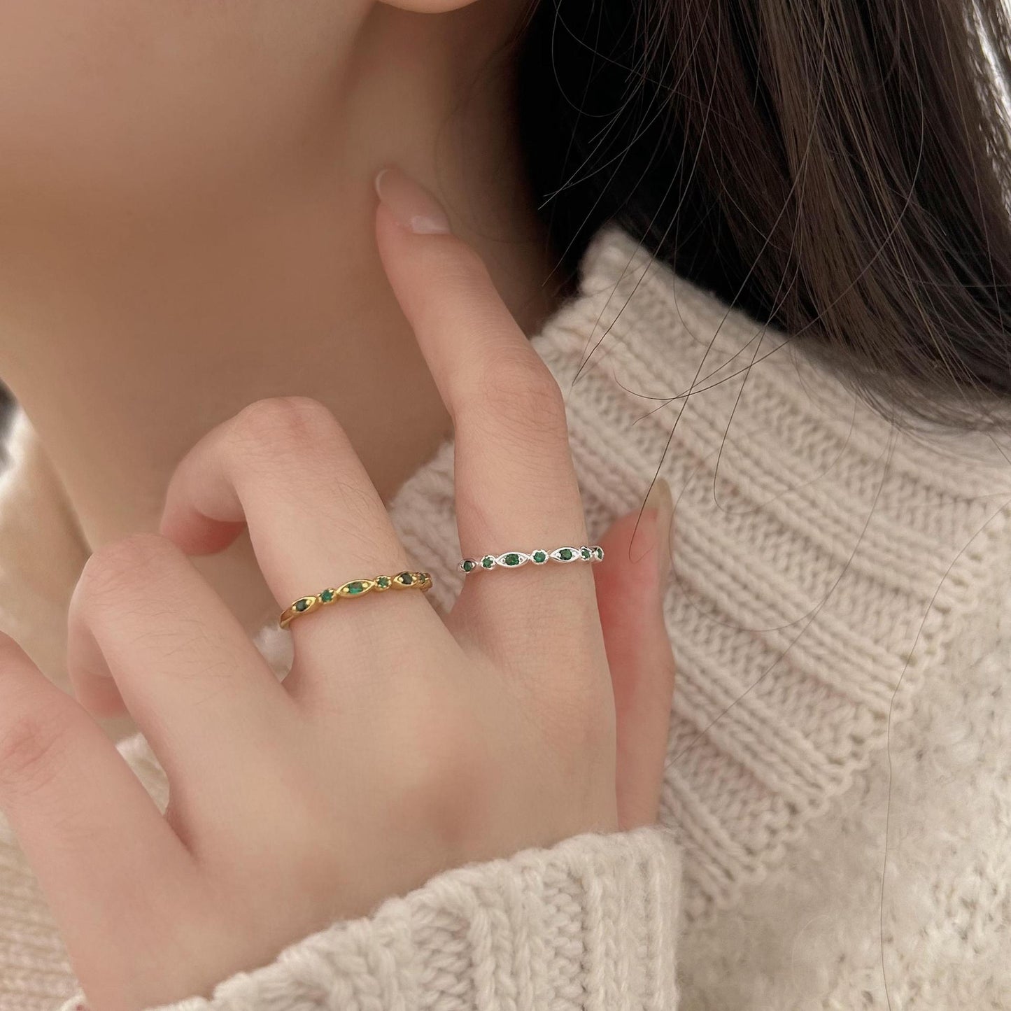 Anello Minimalista a Cuore in Argento Sterling 925 con Accenti Quadrati Smussati e Finitura Placcata