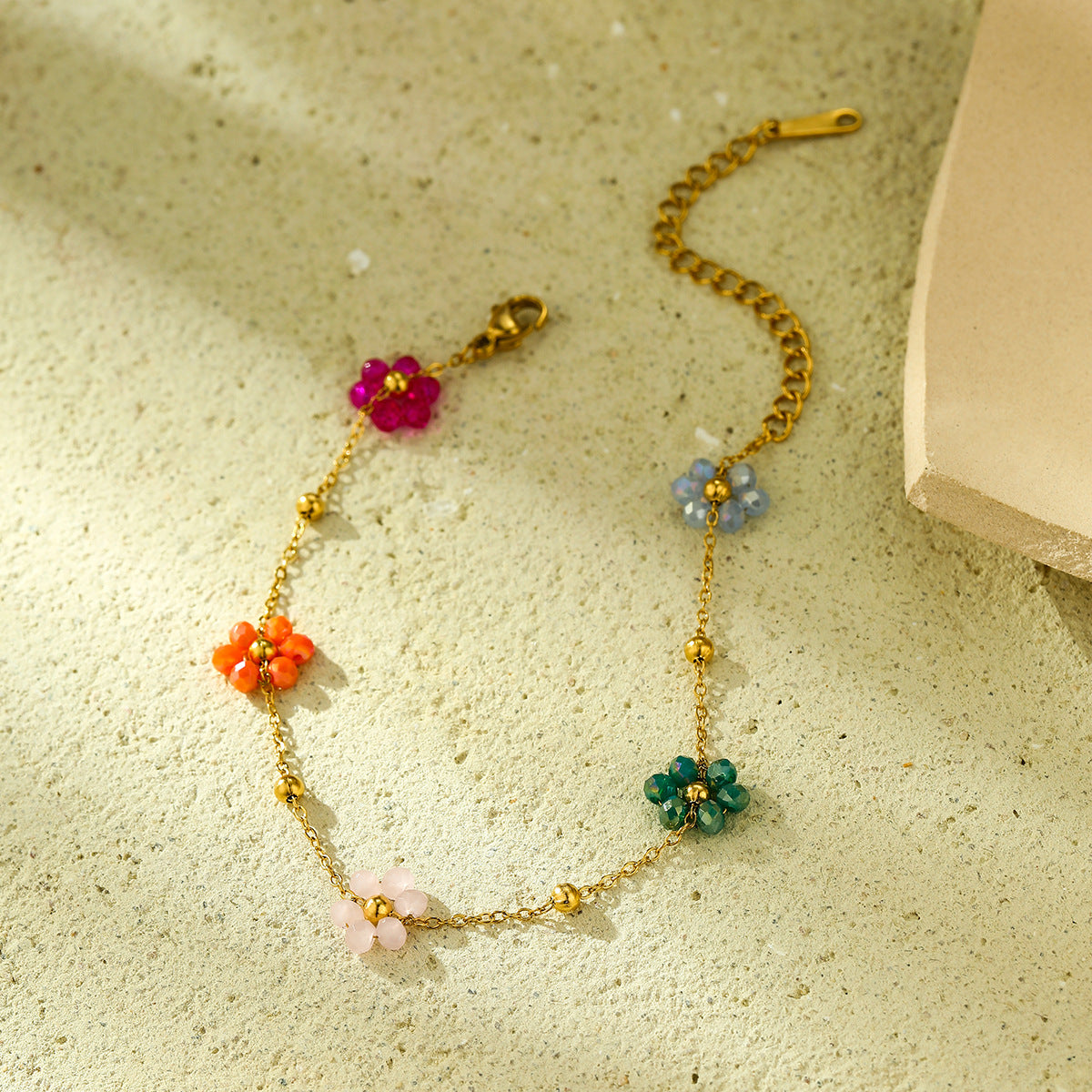 Collana in acciaio inossidabile da donna con design floreale naturale e perle di cristallo colorate, gioielli estivi semplici e alla moda