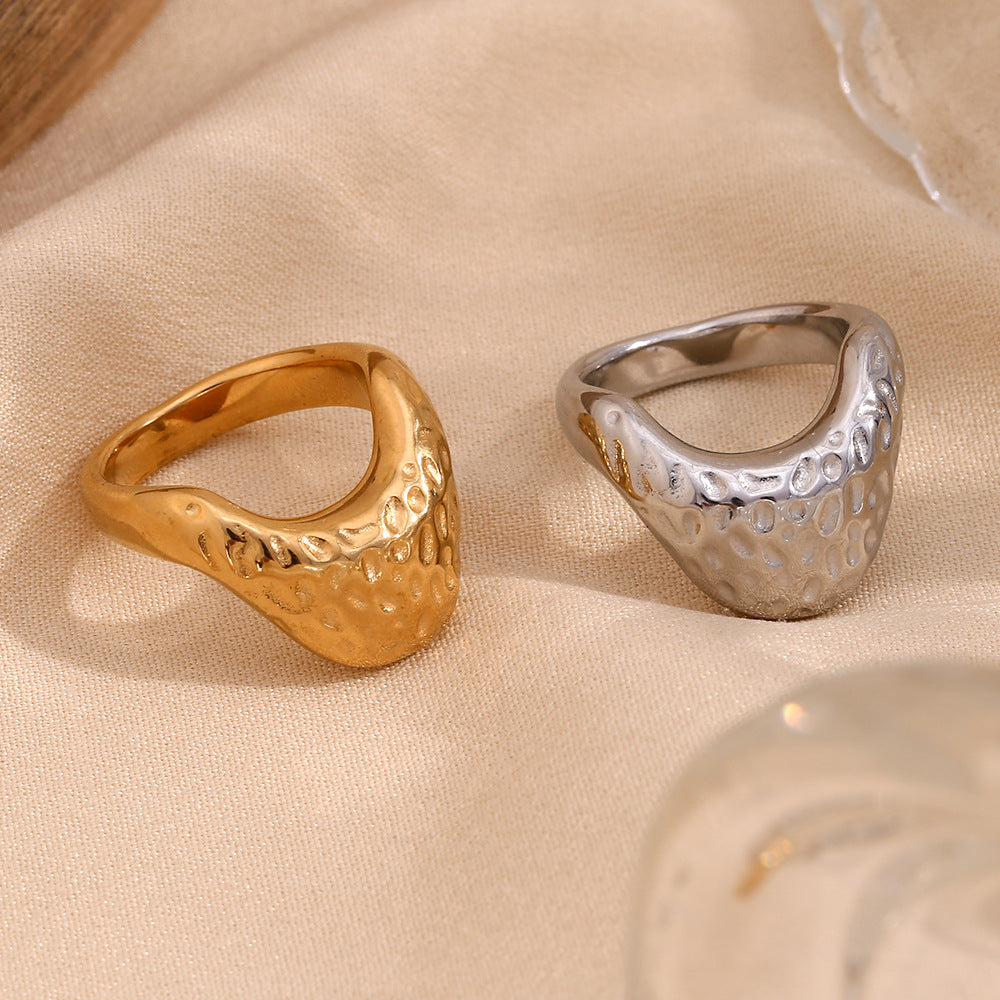 Anello Minimalista Creativo a Forma di Fragola in Acciaio Inossidabile Placcato Oro 18K da Donna