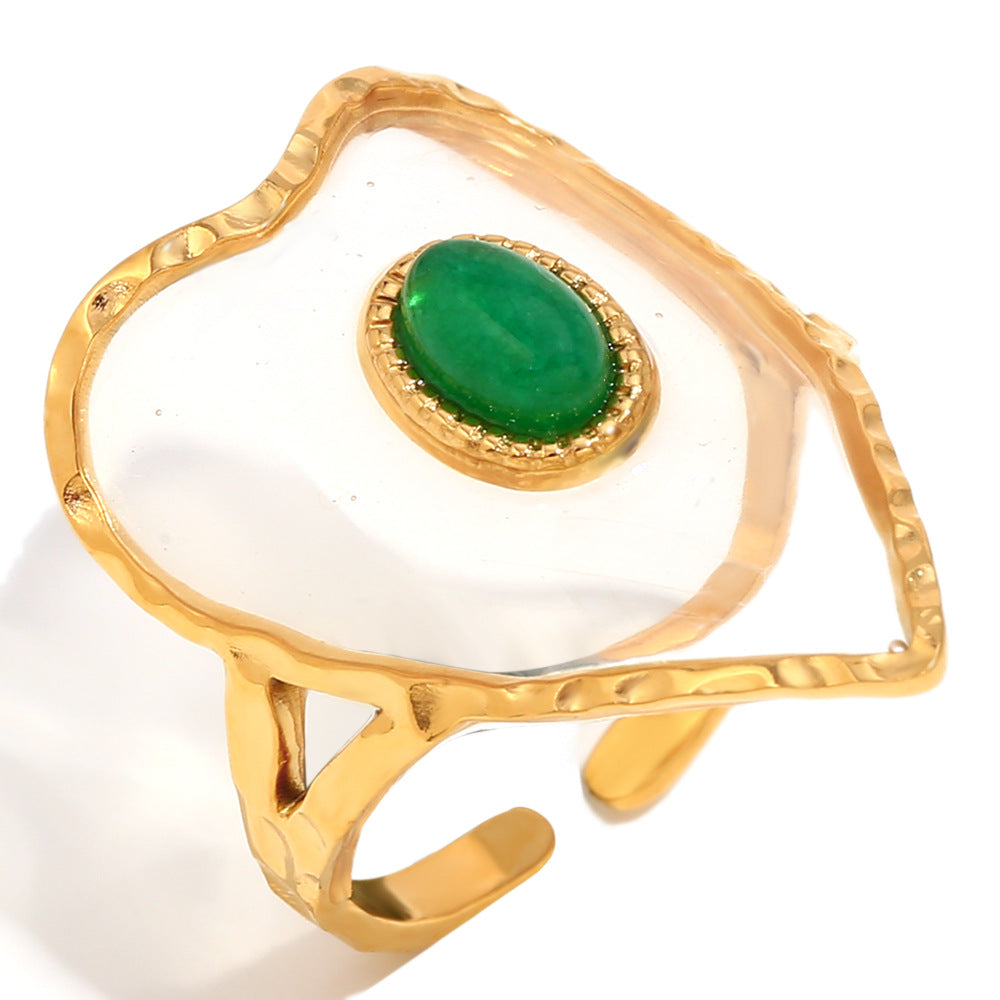 Anello da donna alla moda a forma di cuore in acciaio inossidabile placcato oro 18 carati con accento verde in acrilico trasparente