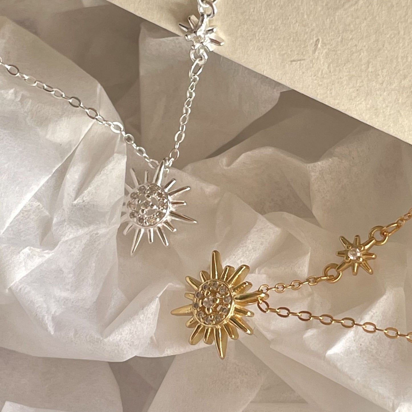 Collana con Pendente a Stella Minimalista Tonalità Fredde in Argento Sterling 925 con Dettagli in Zircone