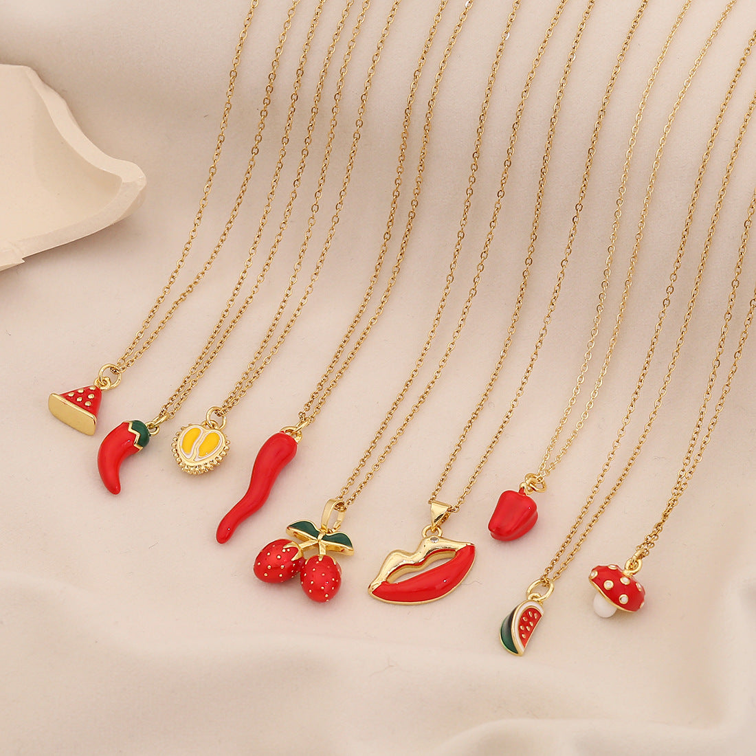 Collar con colgante de labios y chile rojo con forma de fruta linda en acero inoxidable con acabado esmaltado para mujer