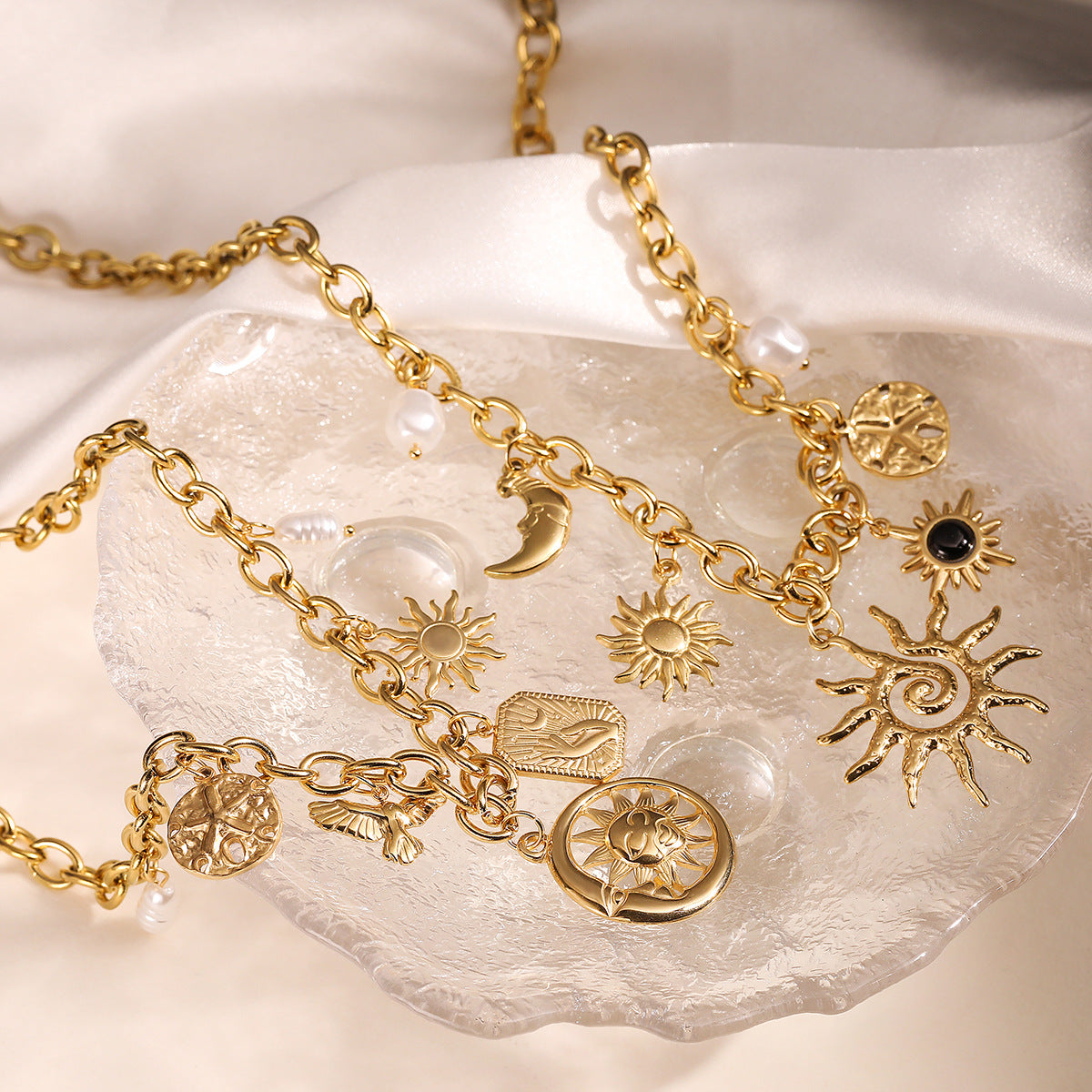 Collar con colgante minimalista geométrico de sol y luna para mujer de acero inoxidable con chapado en oro de 18 quilates