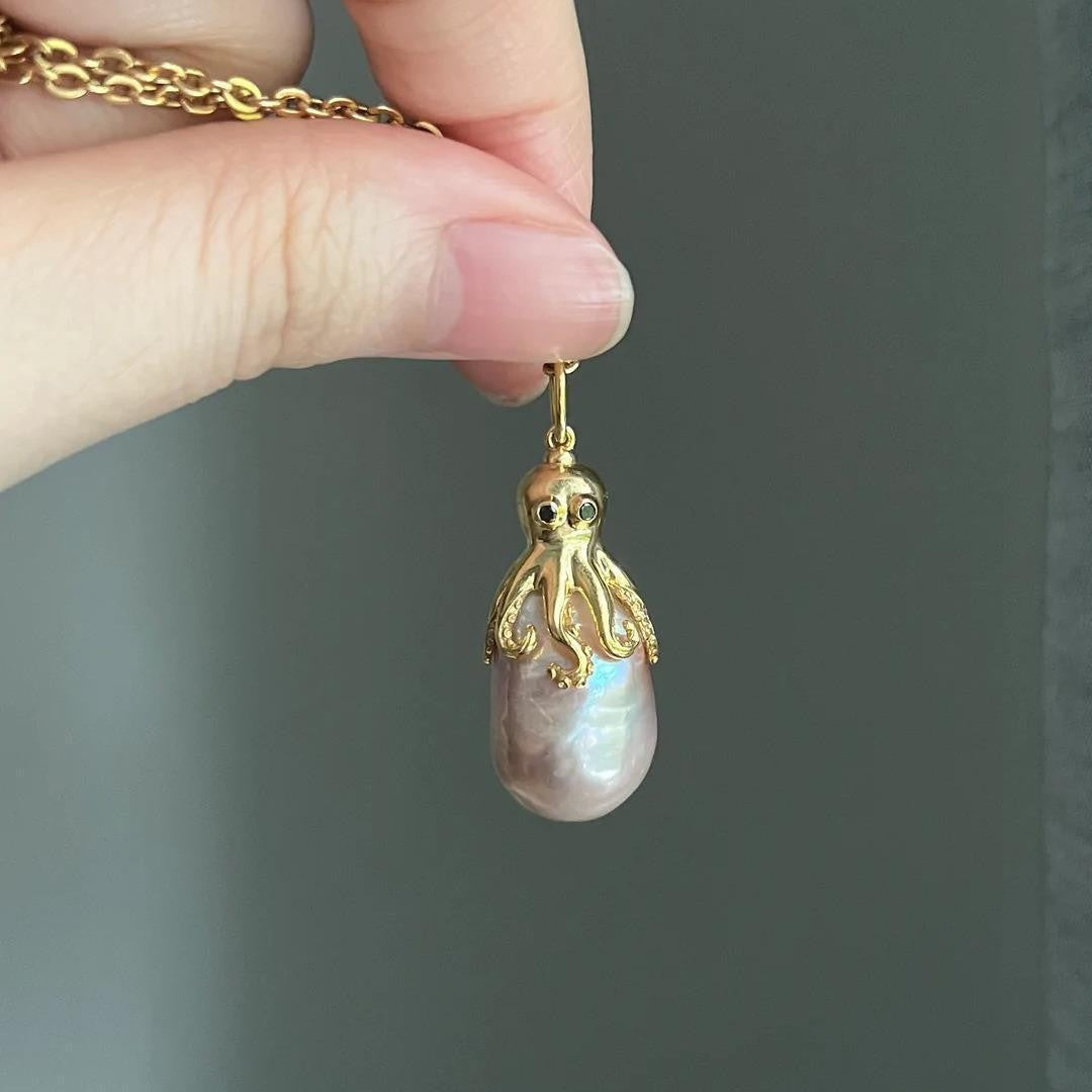 Collana con ciondolo a polpo e medusa unico in rame con intarsio in zirconi cubici, accenti di perle barocche, tema oceano tropicale, catena regolabile per clavicola