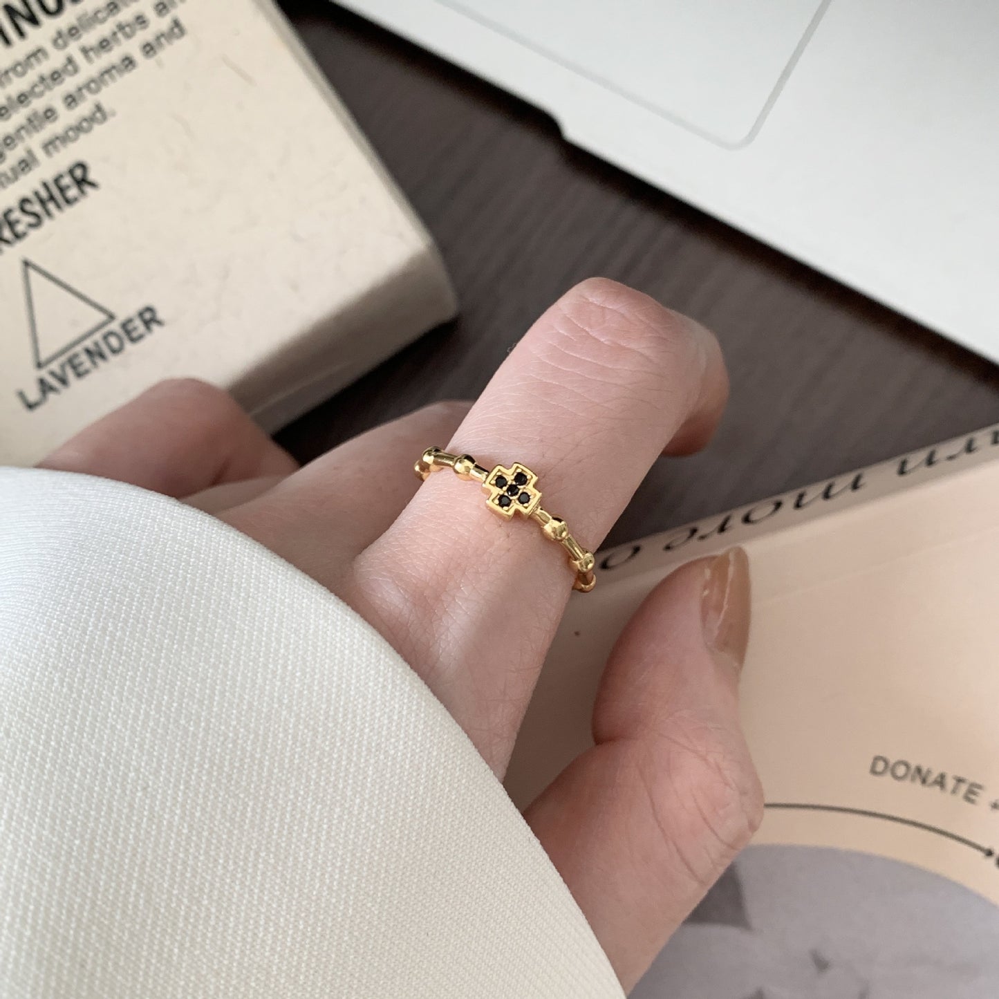 Anello Geometrcio a Croce Vintage Minimalista in Argento Sterling 925 Placcato Oro con Diamanti Neri