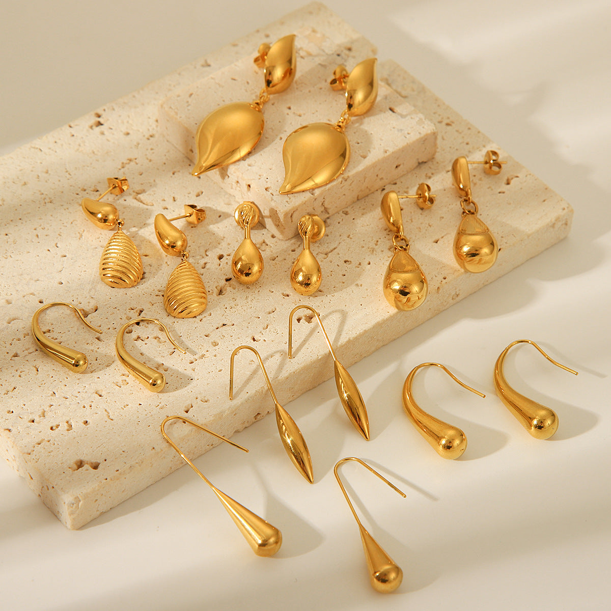 Orecchini da donna geometrici a goccia in acciaio al titanio placcato oro 18K in stile Fashion Ins