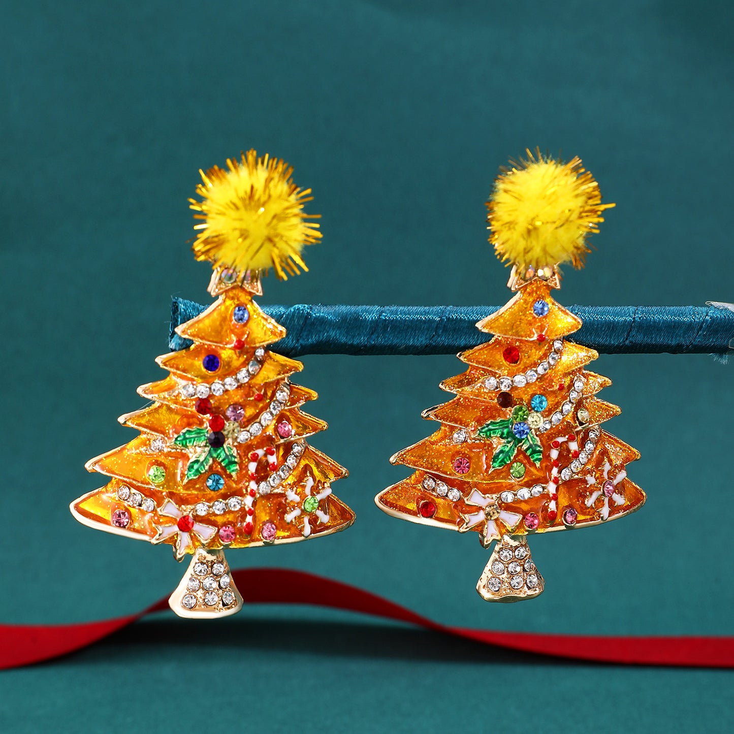 Pendientes de tuerca de árbol de Navidad de moda para mujer, base de aleación con incrustaciones de diamantes de imitación y acabado esmaltado