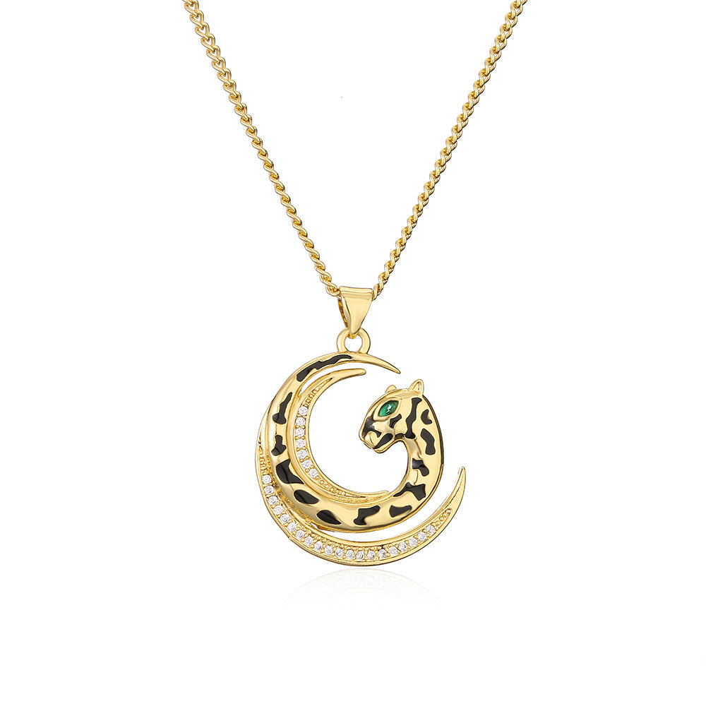 Collana con pendente a testa di leopardo in stile hip hop da donna con base in rame e placcatura in oro vero con accenti di strass