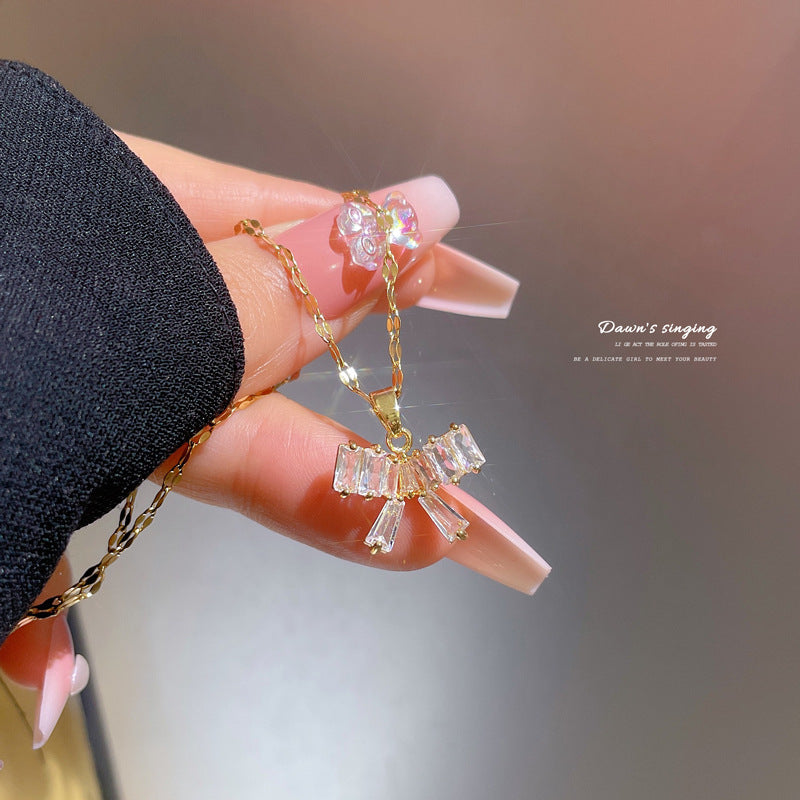 Collar con Colgante de Mariposa Estilo Dibujos Animados para Mujer de Acero Inoxidable con Circonita Micro-Pavé, Delicado Diseño de Cadena de Clavícula
