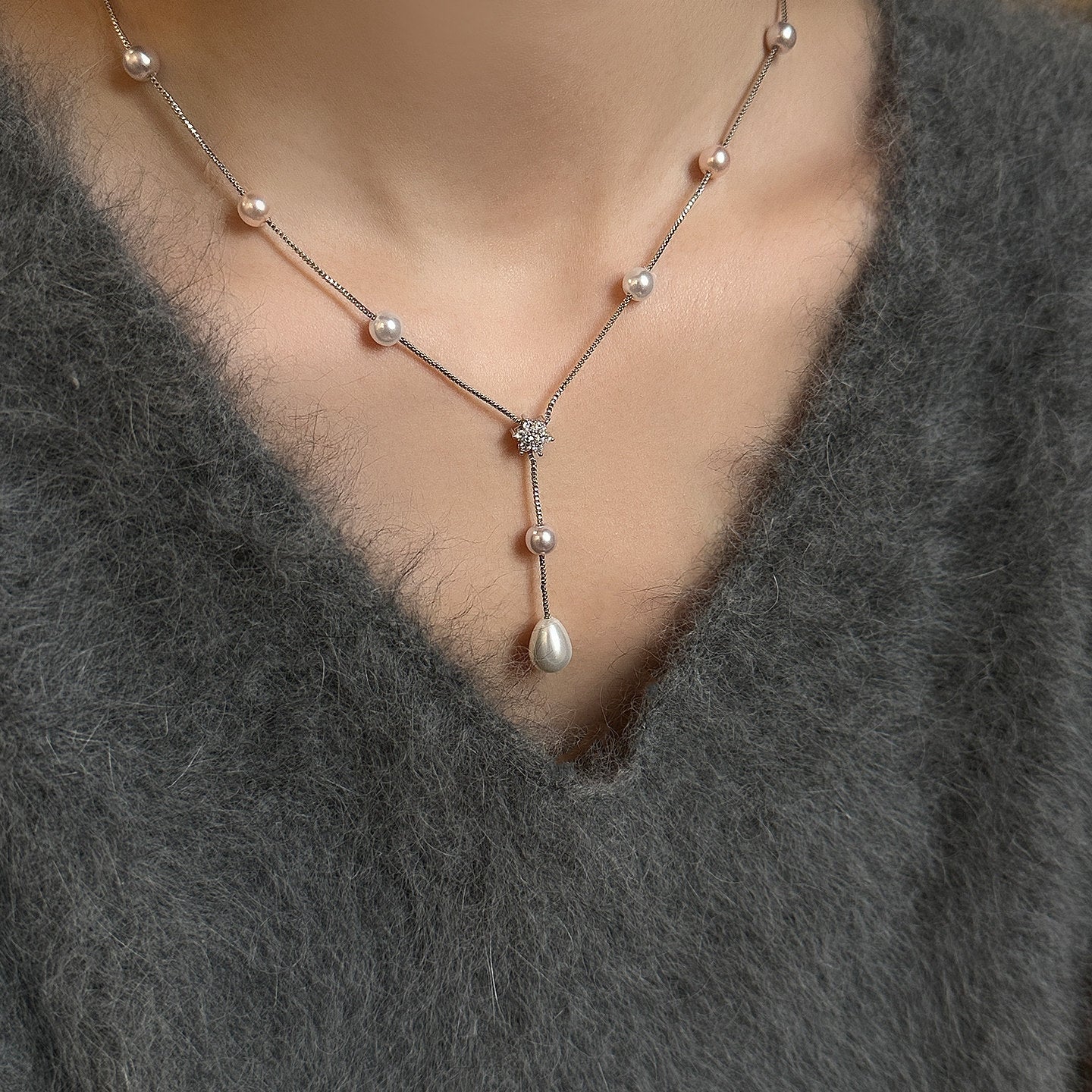 Elegante collar de perlas de imitación con forma floral y de lágrima con colgante de aleación chapada, delicada cadena para la clavícula para mujer