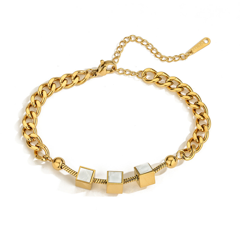 Bracciale da donna in acciaio al titanio con geometria minimalista, finitura placcata e design a catena ispirato alle conchiglie