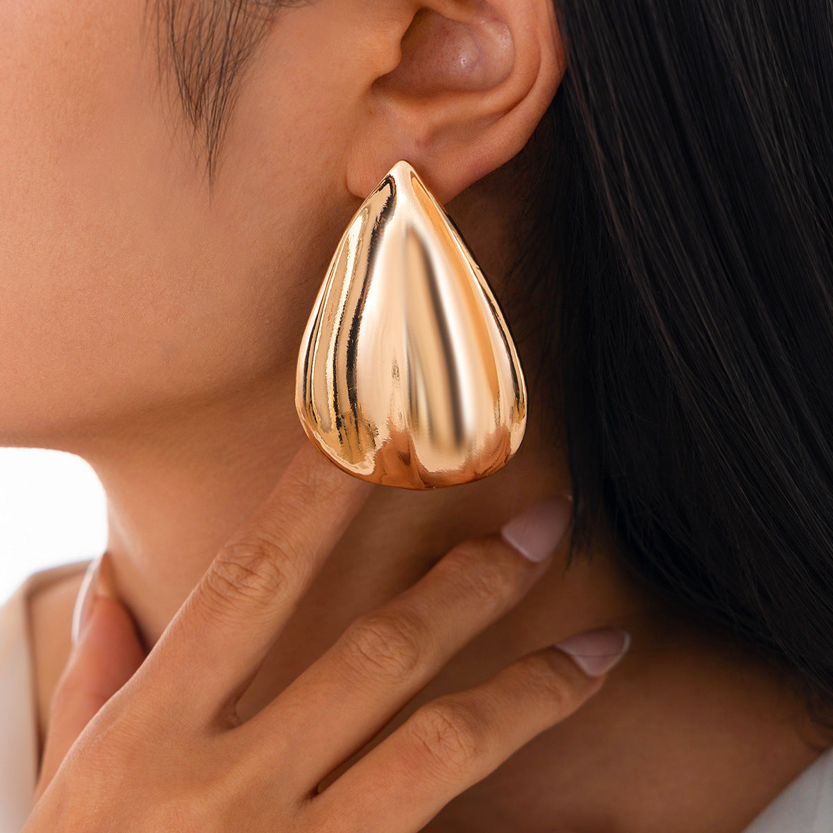 Pendientes Minimalistas Irregulares Geométricos Retorcidos con Forma de Gota de Aleación para Mujer con Acabado Galvanizado