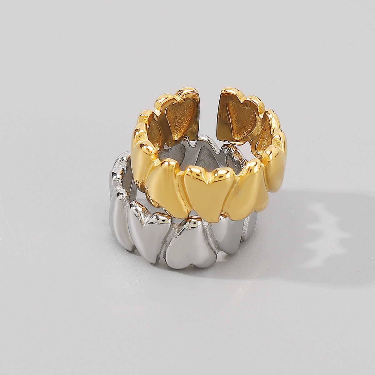 Anillo de acero inoxidable con forma de corazón irregular, dulce y atrevido, con acabado chapado para mujer