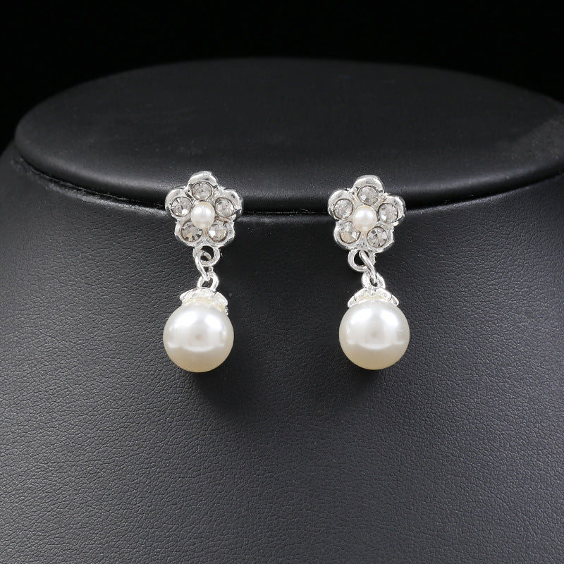 Elegant Floral Pearl Necklace and Earrings Set for Women Alloy Plated with Delicate Flower Pendant and Fresh Sweet Style