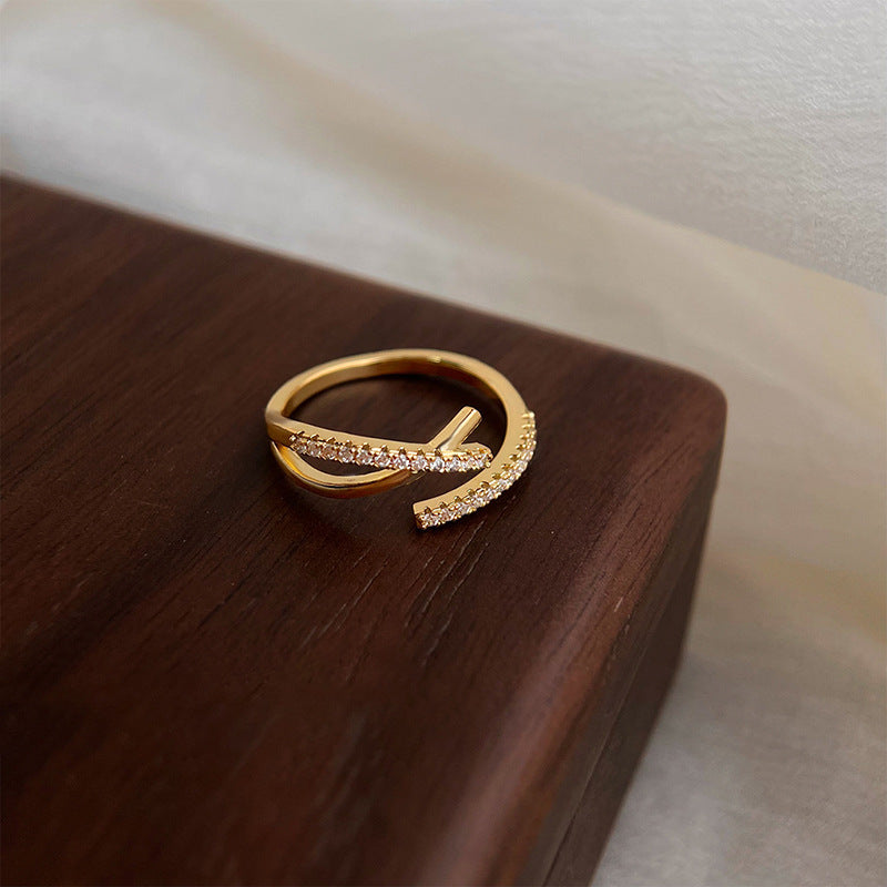 Anello aperto geometrico minimalista da donna con intarsio in zircone in ottone, anello per l'indice alla moda per tutti i giorni con una sensazione di lusso