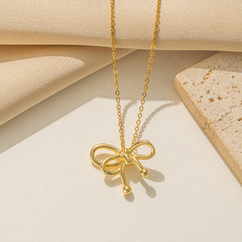 Collana di lusso in acciaio al titanio a forma di fiocco con finitura placcata oro e catena a serpente
