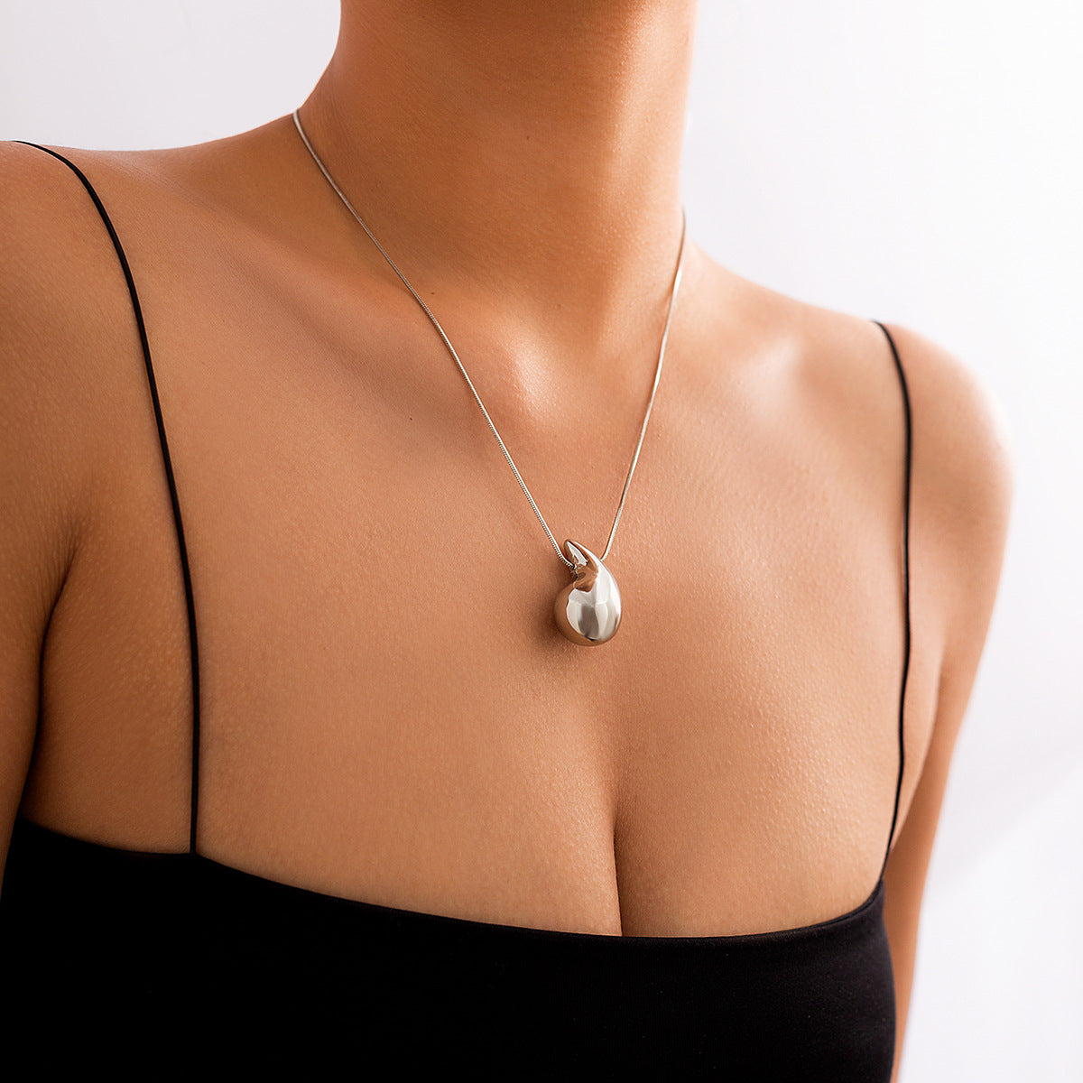 Punk Style Teardrop Shaped Pendant Necklace with Polished Metallic Finish and Snake Chain for Women