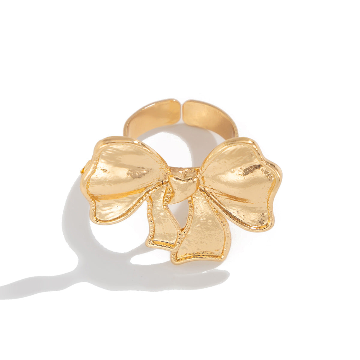 Anello Aperto Minimalista con Fiocco e Motivo Floreale, Fascia in Metallo Elettroplaccato e Dettagli in Perle Imitazione per Donna