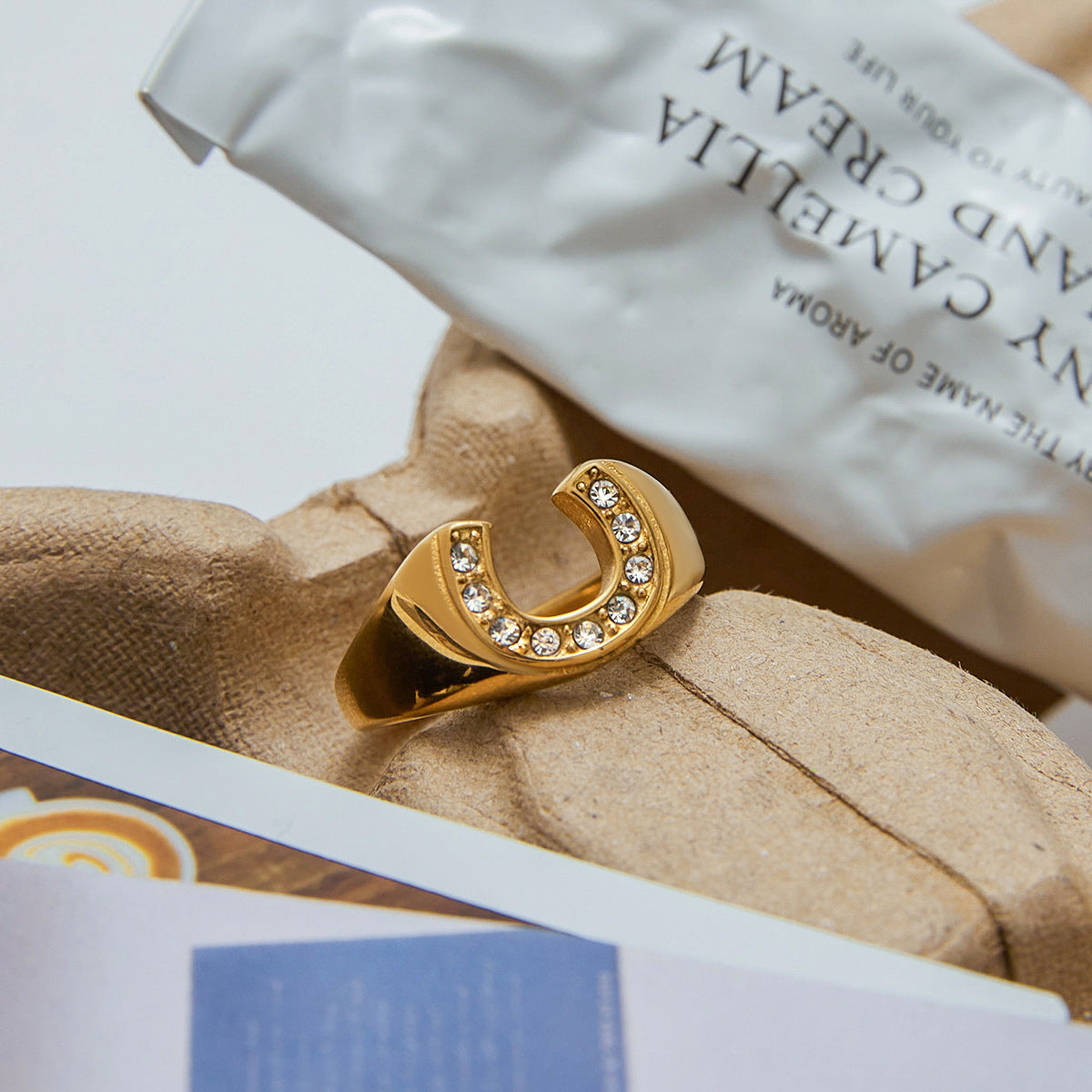 Anillo chapado en acero titanio y acero inoxidable geométrico con circonita para mujer, joyería minimalista elegante y de moda