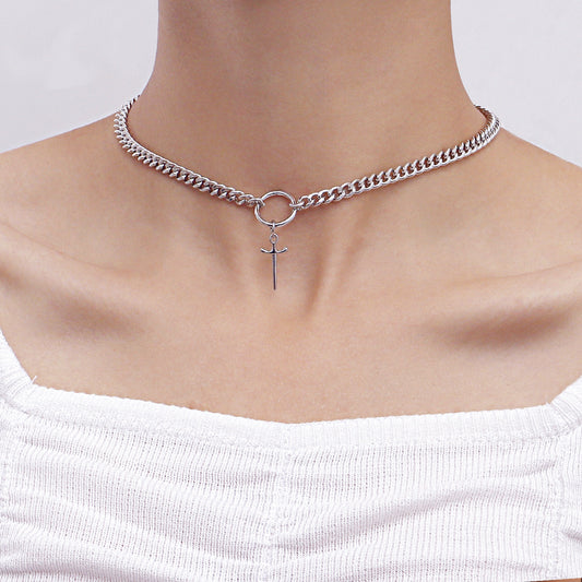 Collar minimalista con dije de cruz para mujer, gargantilla geométrica de aleación con acabado galvanizado y diseño resistente a la decoloración