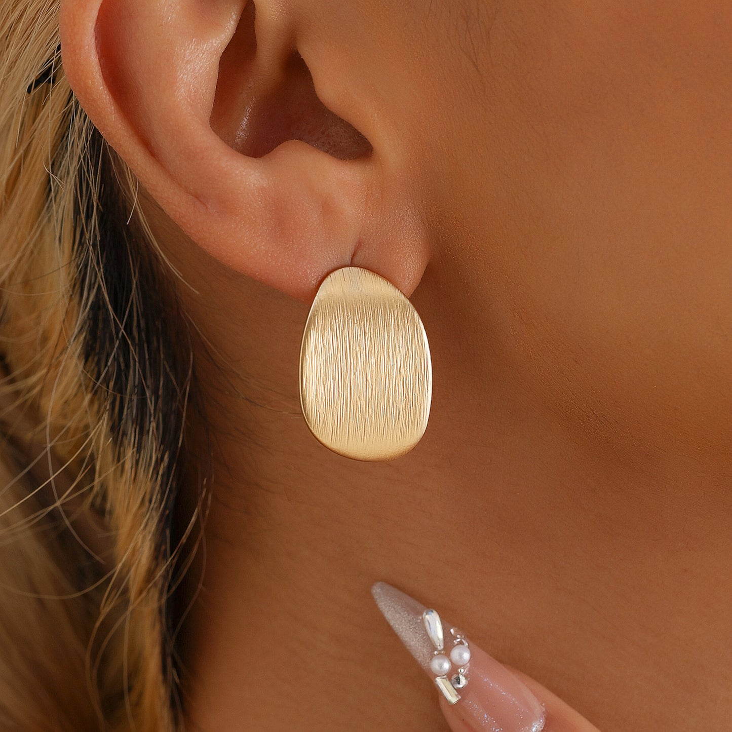 Vintage Geometric Zinc Alloy Earrings with Electroplated Finish and Brushed Metal Stripe Design for Women