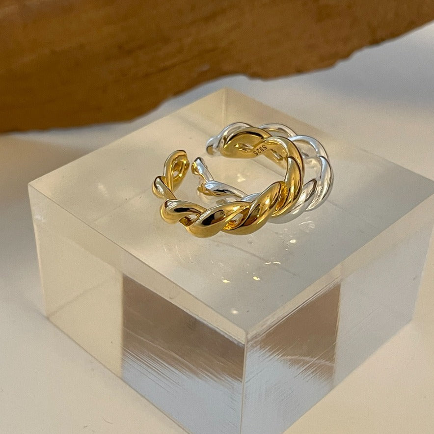 Anillo minimalista punk de plata trenzada para mujer con diseño de cuerda retorcida y construcción de plata de ley 925