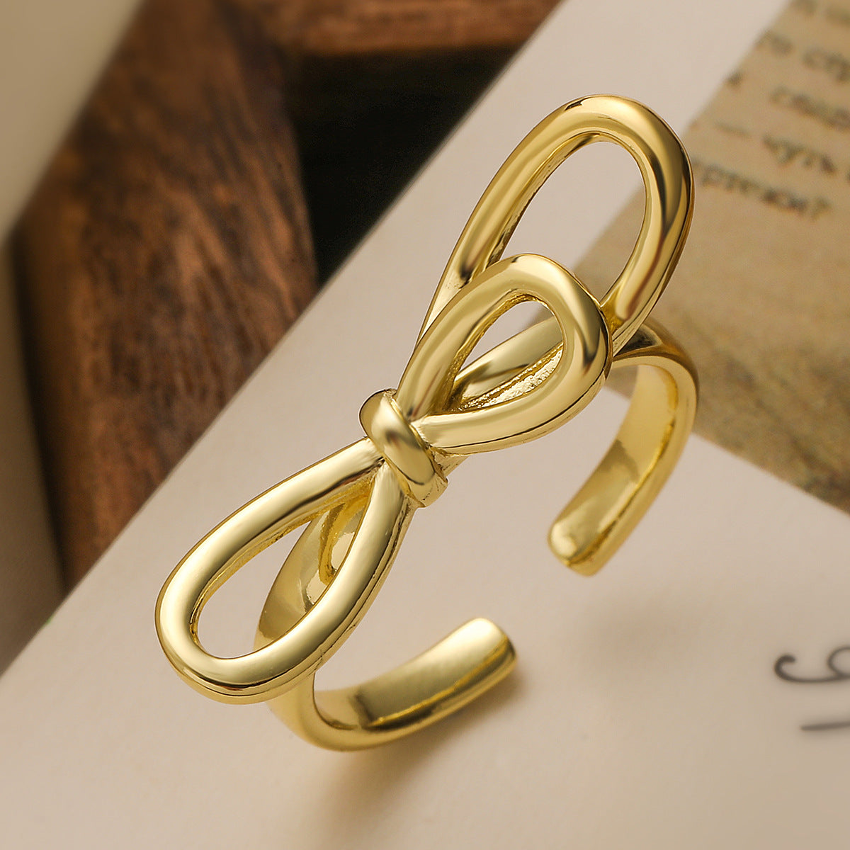 Anello Aperto Minimalista Geometrico a Fiocco per Donne in Rame con Placcatura in Oro 18K