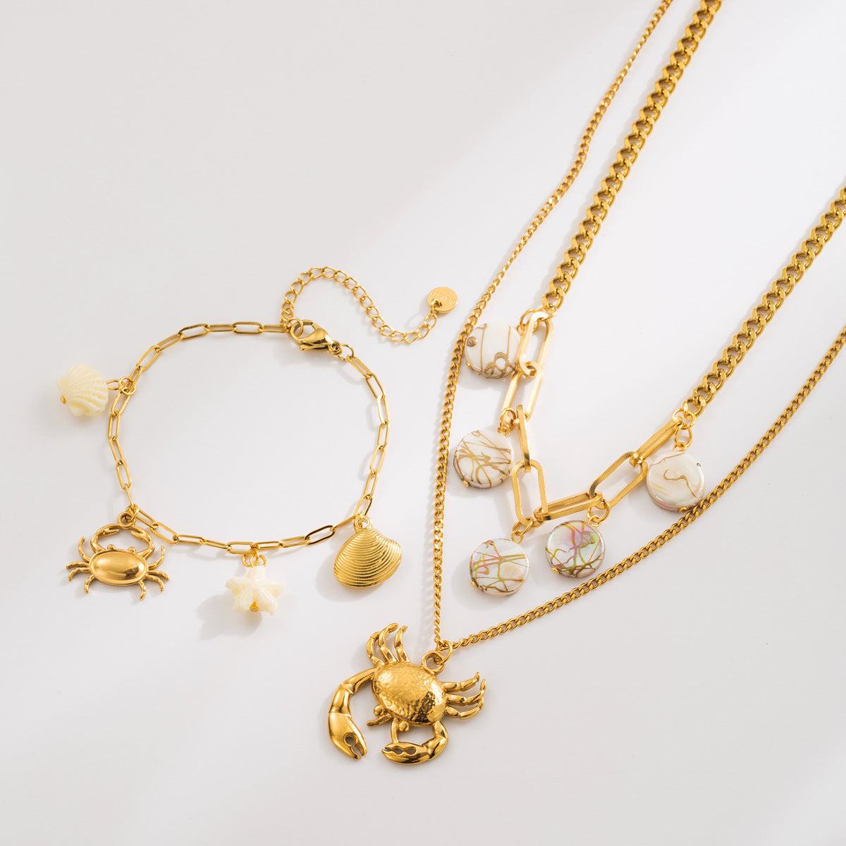 Collana con ciondolo a forma di granchio in stile vacanza in acciaio inossidabile con intarsio in conchiglia, design geometrico, placcato oro, catena per clavicola da donna