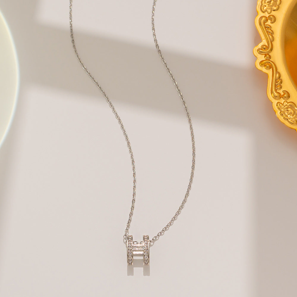 Collana pendente con quadrifoglio in acciaio al titanio placcato oro rosa 18 carati minimalista di lusso da donna