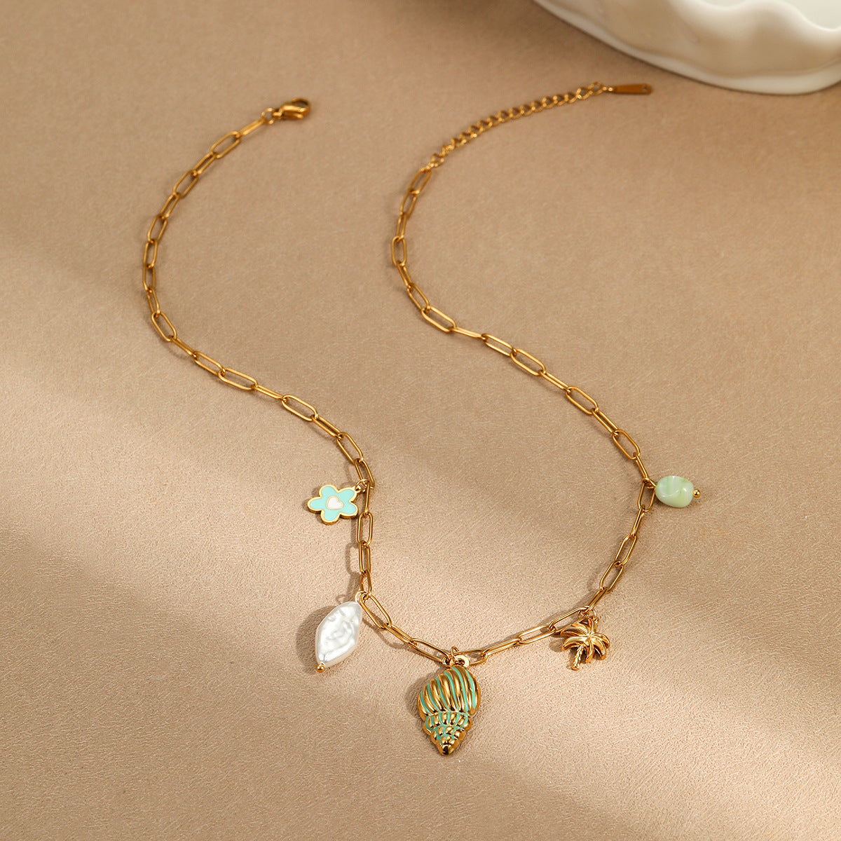 Collana con ciondolo a tema oceano, con conchiglia e stella marina, alla moda per l'estate, in acciaio inossidabile con finitura placcata per donna