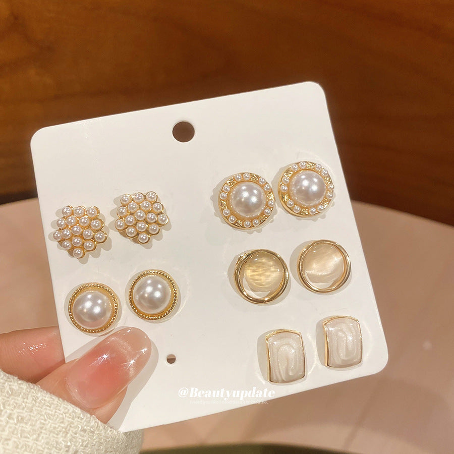 Eleganti orecchini a lobo placcati in acciaio in stile vintage con perle finte e zirconi rotondi per donna