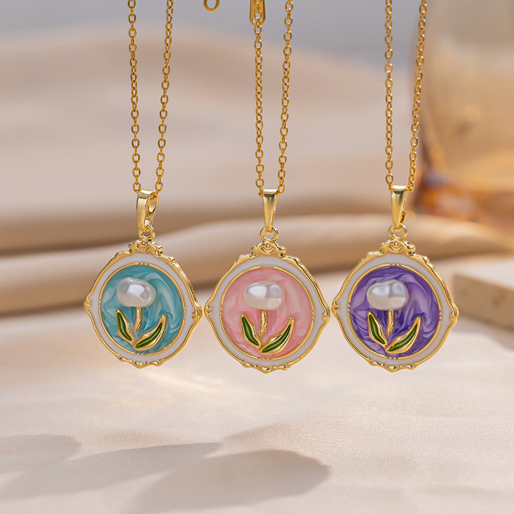 Collana con ciondolo floreale smaltato per donne e uomini in rame con catena a O Stile medaglione minimalista alla moda