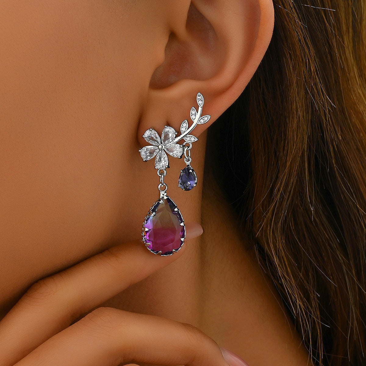 Aretes rústicos de flor y espiga de trigo para mujer con incrustaciones de circonita en base de cobre y postes de acero inoxidable