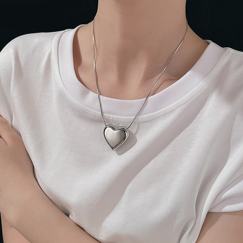 Collana Minimalista in Acciaio al Titanio a Forma di Cuore da Donna con Catena a Serpente e Pendente in Lega