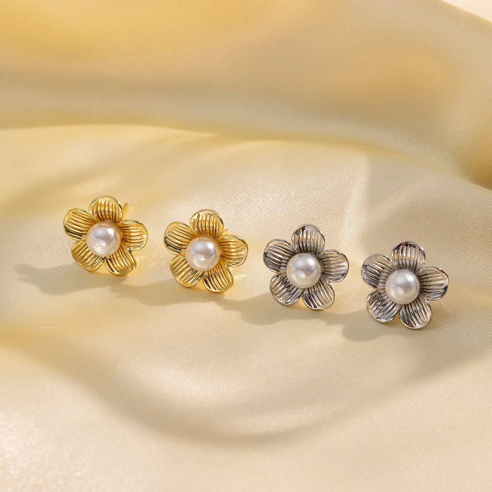 Orecchini a perno con fiore di perle, geometrici, moderni, minimalisti in acciaio inossidabile da donna, base in acciaio al titanio ipoallergenico placcato sottovuoto, gioielli di lusso per tutti i giorni resistenti allo sbiadimento