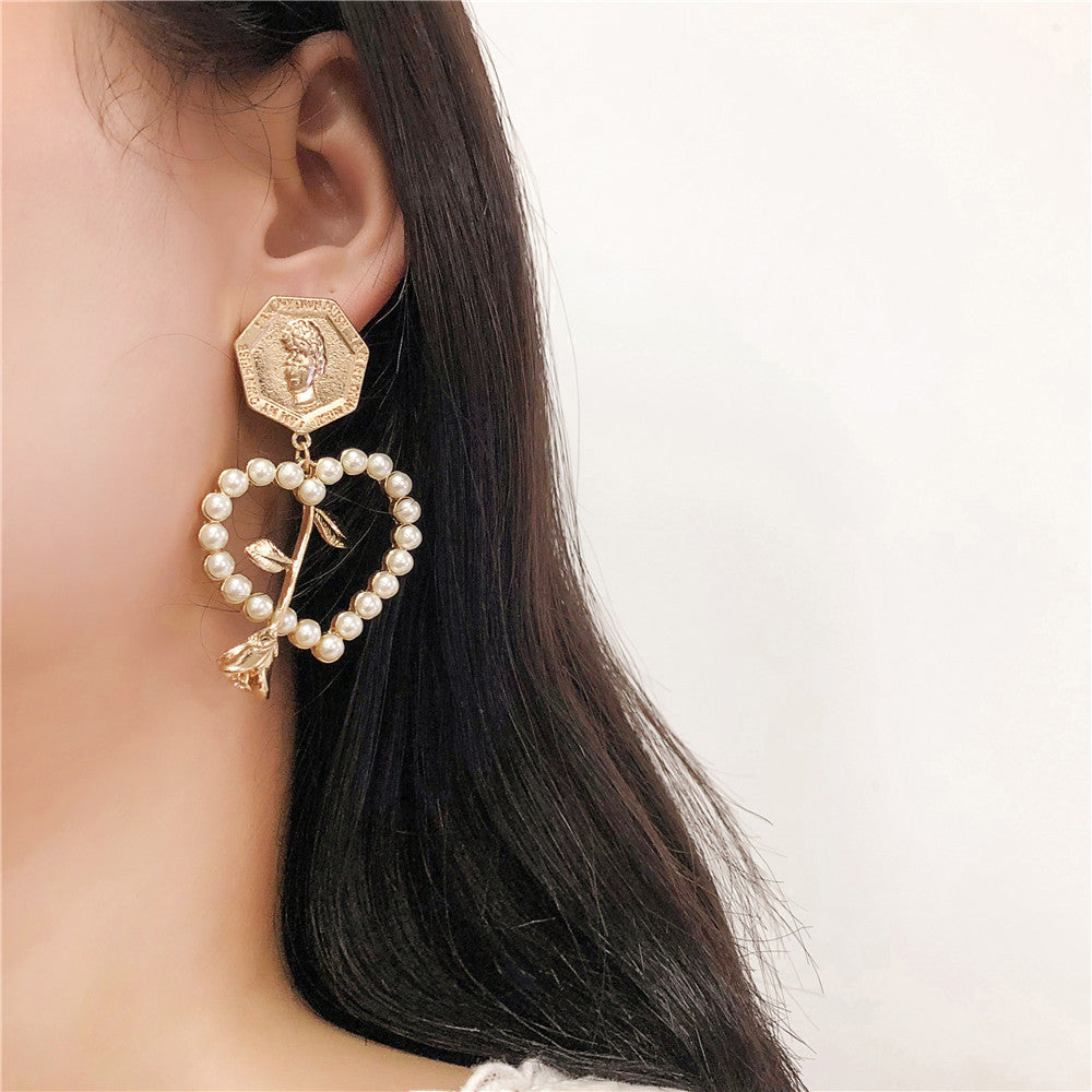 Orecchini Minimalisti Eleganti a Cuore Floreale in Lega con Perla e Perno in Argento Sterling 925