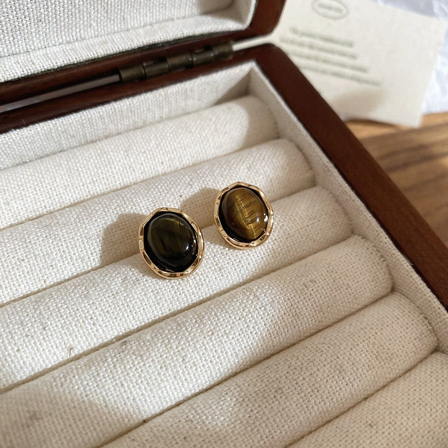 Pendientes de tuerca ovalados de ojo de tigre estilo Maillard vintage con postes de plata 925 bañados en oro de 18 quilates