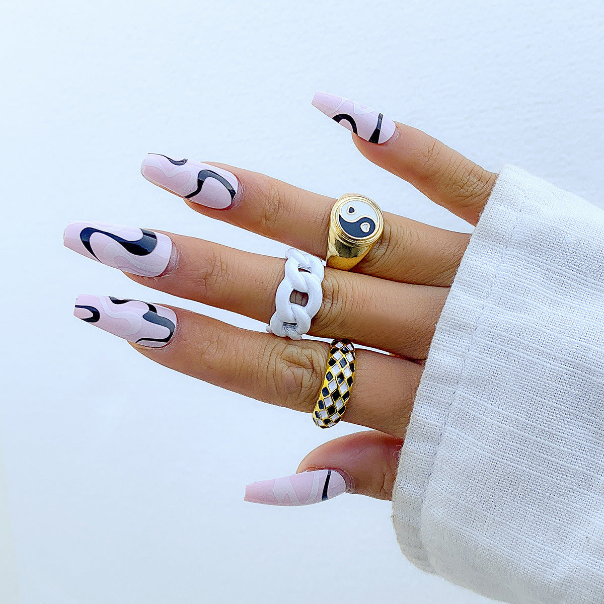 Minimalist Geometric Alloy Ring with Enamel Tai Chi Pattern for Women