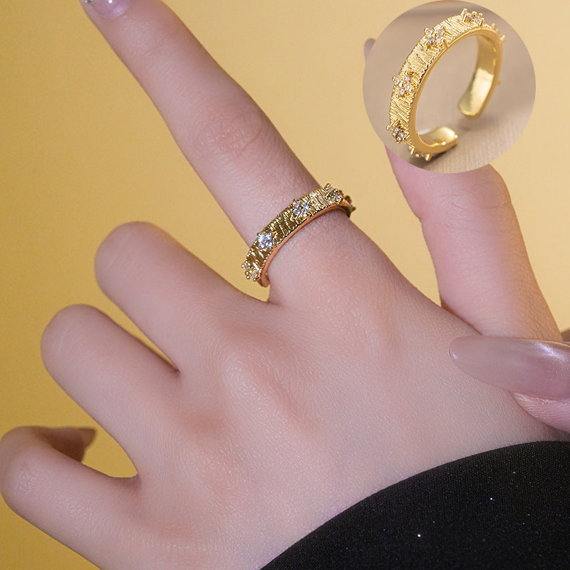 Anello da donna in rame placcato oro con intarsio in zircone, stile geometrico vintage, accessorio di moda lusso minimalista