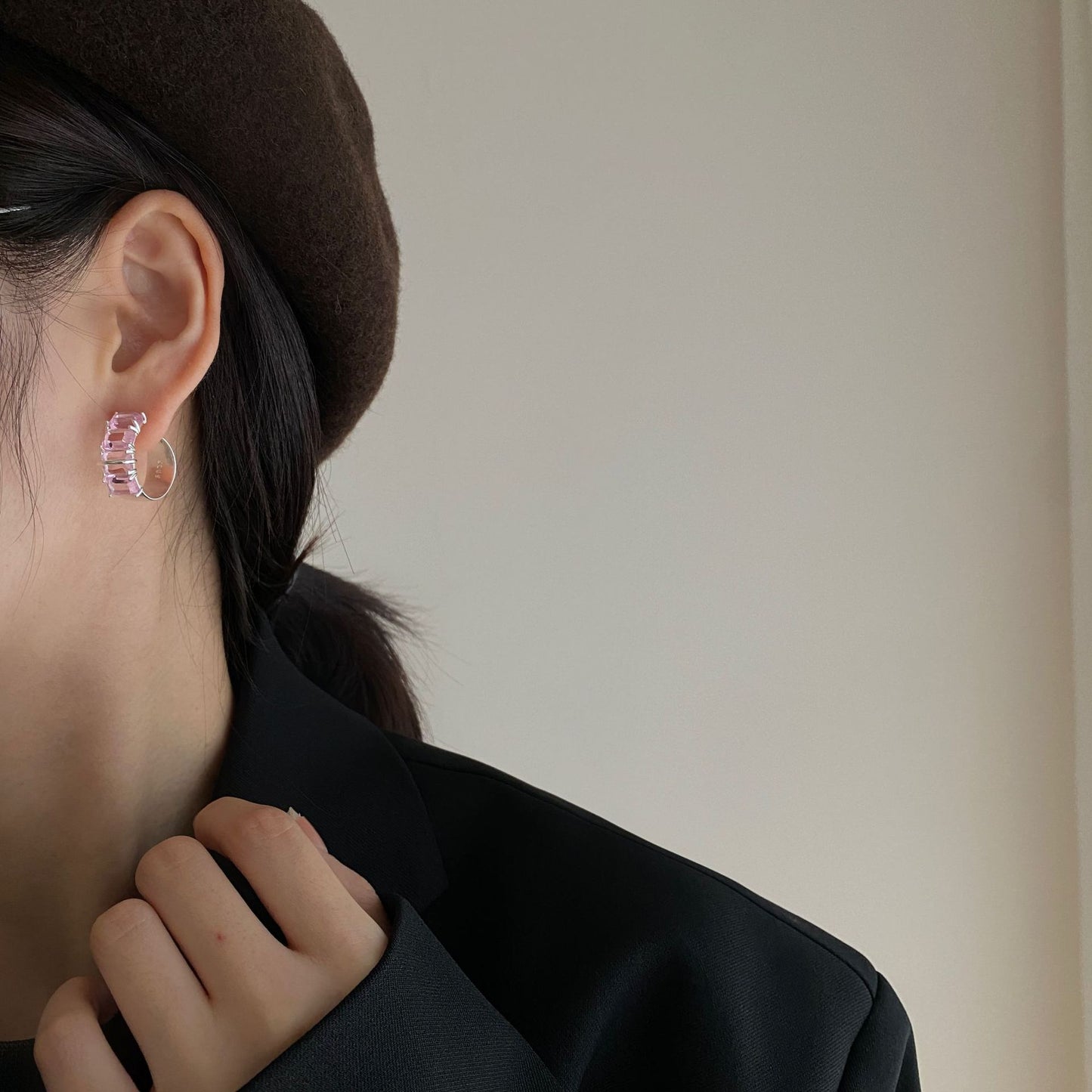 Minimalist Teardrop-Shaped 925 Sterling Silver Stud Earrings with Pink Cubic Zirconia Accent and Pearl Inlay