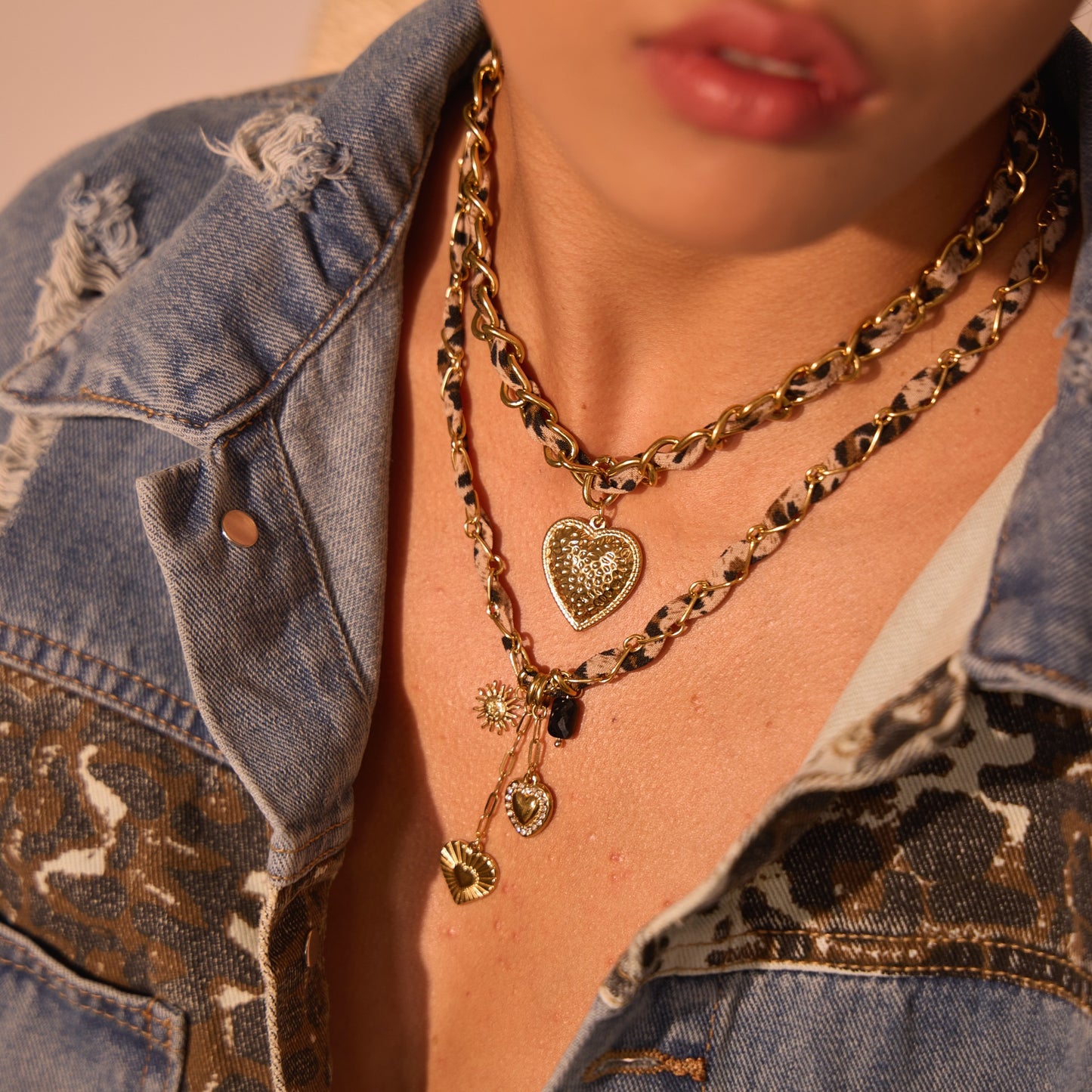 Collana con Pendente a Cuore a Stampa Leopardata alla Moda in Acciaio Inossidabile con Placcatura in Oro 18K da Donna