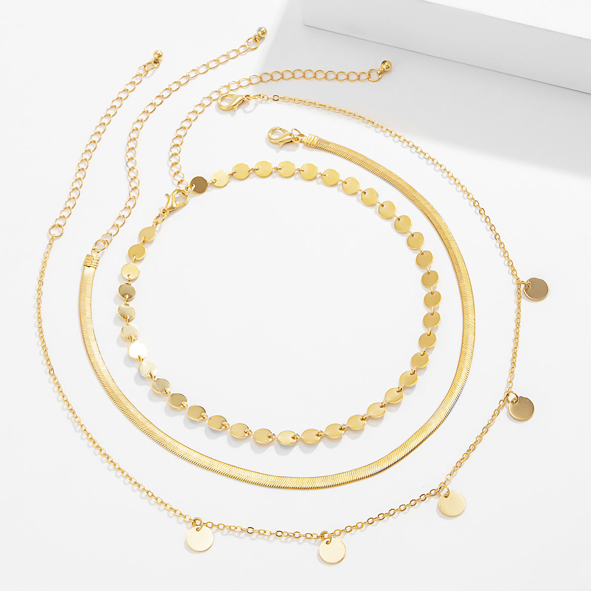 Minimalist Round Geometric Alloy Plated Pendant Necklace with Curb Chain for Women