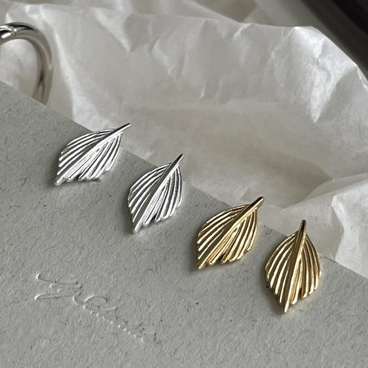 Orecchini a perno da donna a forma di foglia minimalista in argento sterling 925 placcato oro